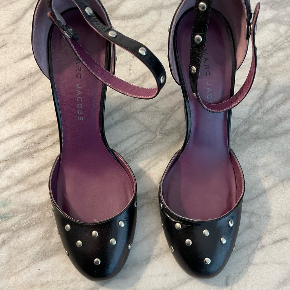 Marc Jacobs studded leather high heel wedge style ankle strap pumps size 7.5 - Picture 7 of 10